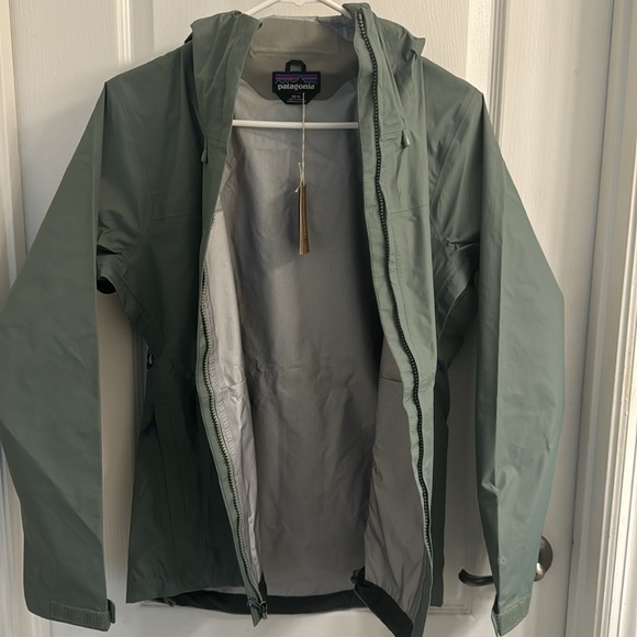 NWT- Patagonia Torrentshell 3L rain jacket - Size XS - Picture 7 of 10